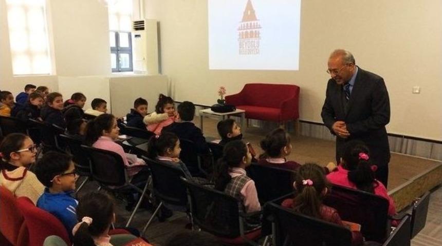 Beyoğlu&rsquo;nda &Ccedil;ocuklar Kitap Sevgisiyle B&uuml;y&uuml;yor