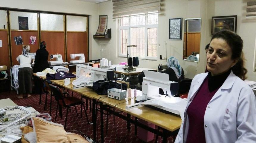 Babası Okumasına İzin Vermedi, İki &Uuml;niversite Bitirdi