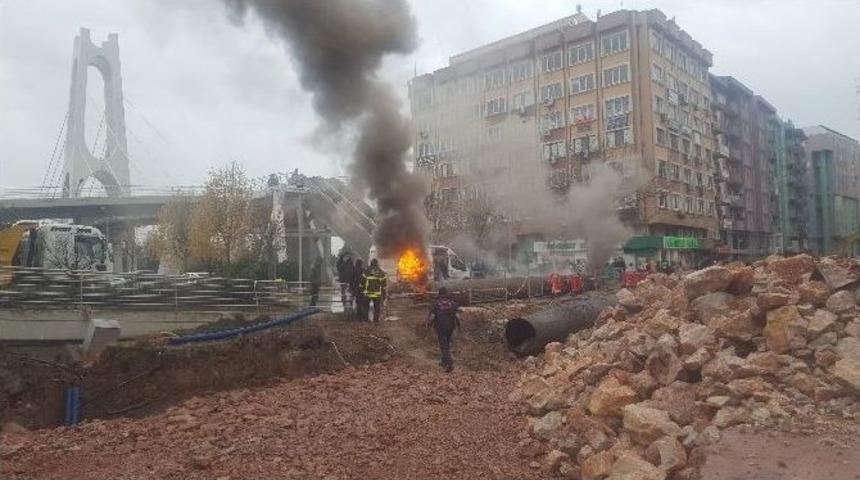 Tramvay &Ccedil;alışması Sırasında &Ccedil;ıkan Yangın Paniğe Yol A&ccedil;tı