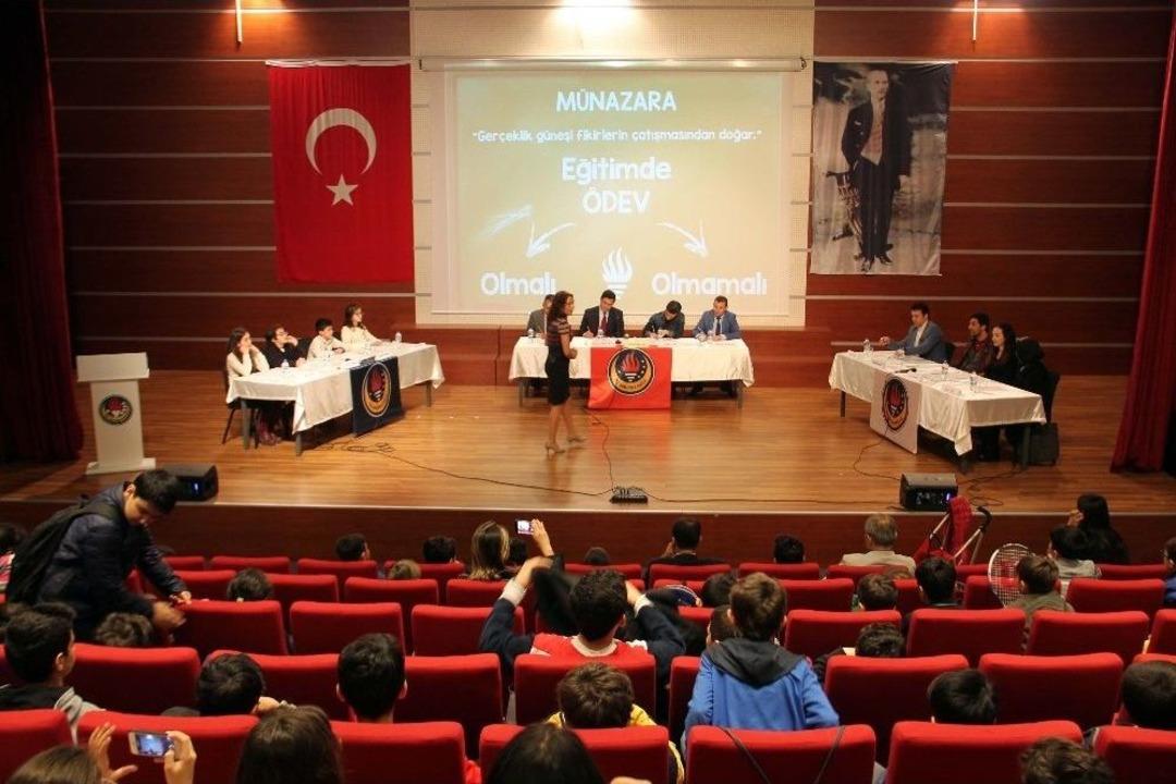 &Ouml;ğrenciler İle Veliler &Ouml;devi M&uuml;nazara Etti