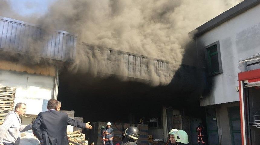 Esenyurt&rsquo;ta Fabrika Yangını