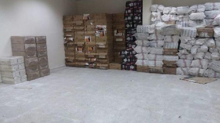 Muradiye'de 136 Bin 500 Paket Sigara Ele Ge&ccedil;irildi