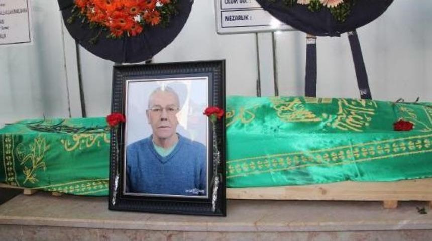 Merdivenden D&uuml;şen Tiyatro Sanat&ccedil;ısı M&uuml;nir Ak&ccedil;a Hayatını Kaybetti (2)