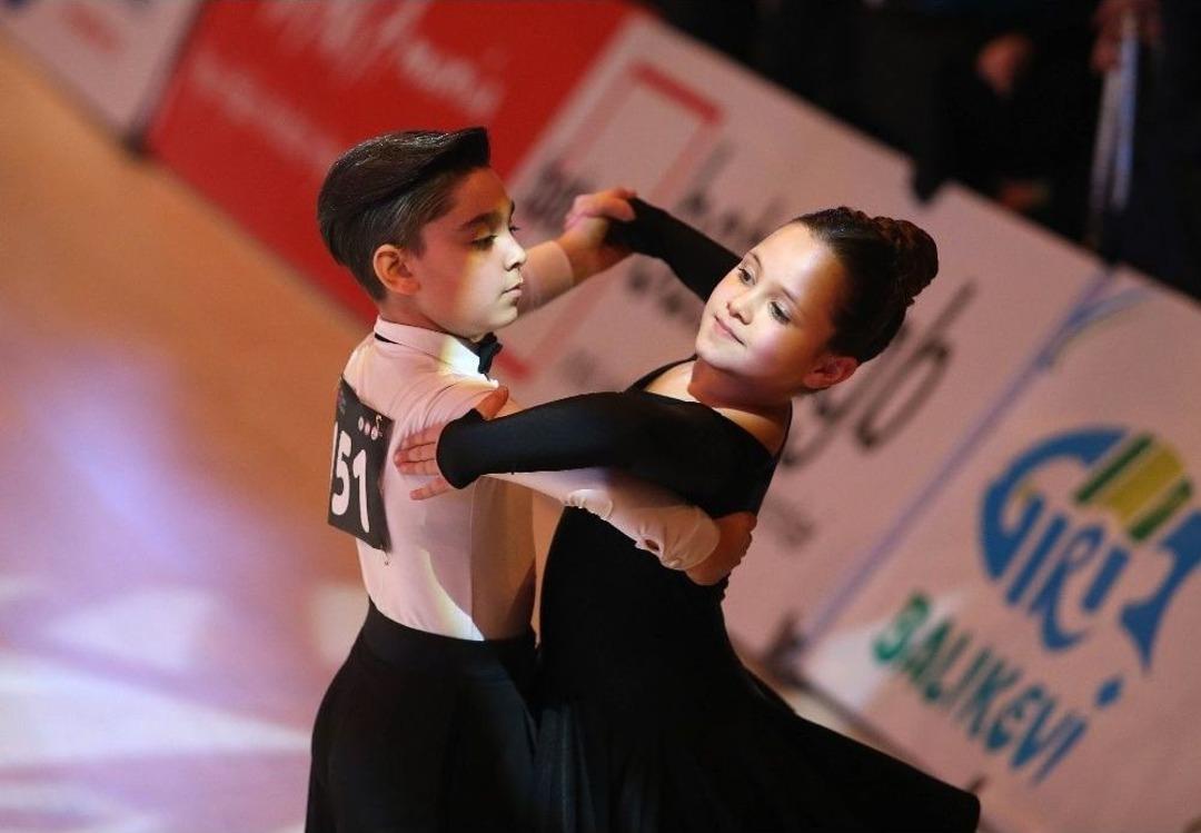 Karşıyaka&rsquo;da Dans Ş&ouml;leni