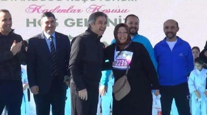 Dünya Kadınlar Günü Için Koştular