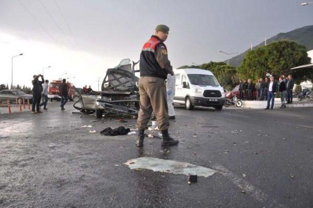 Otomobil Traktöre Çarptı: 2 Ölü, 3 Yaralı