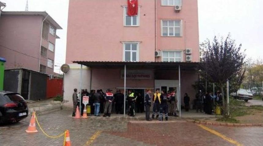 Amca &Ccedil;ocuklarının Silahlı Kavgası: 1 &Ouml;l&uuml;, 1 Yaralı