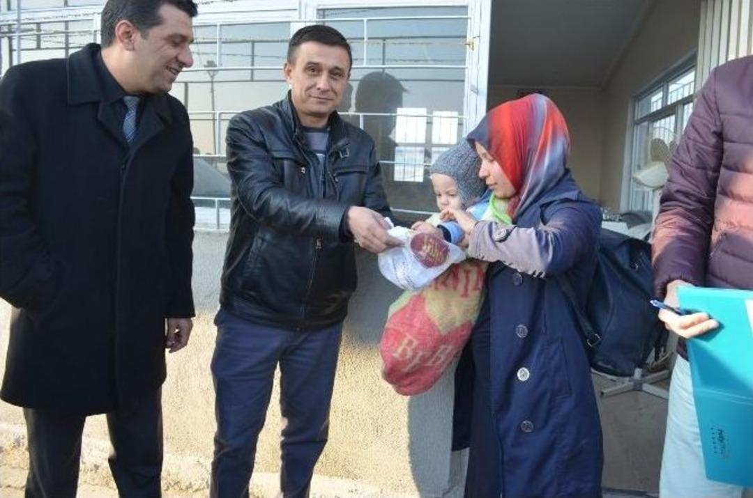 Gen&ccedil; &Ccedil;ift&ccedil;ilere B&uuml;y&uuml;kbaş Hayvan Desteği