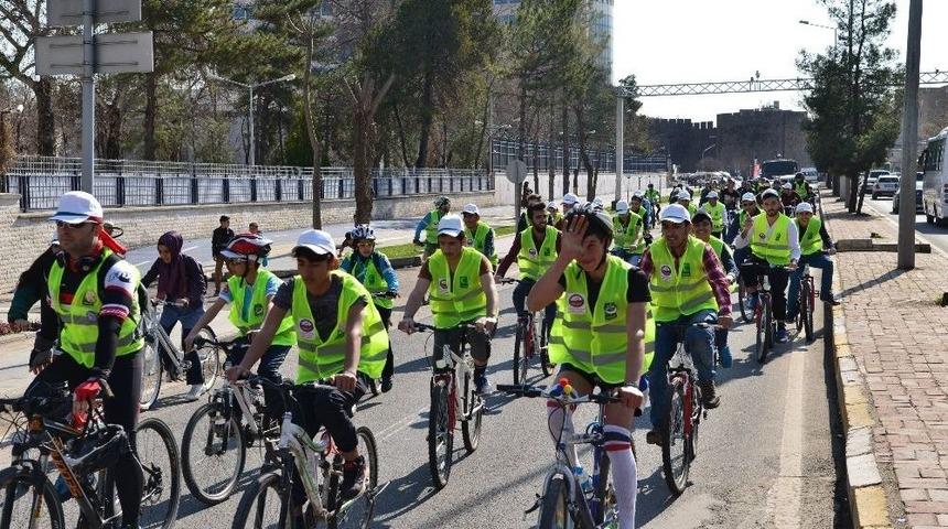 Sağlıklı Yaşam İ&ccedil;in Pedal &Ccedil;evirdiler