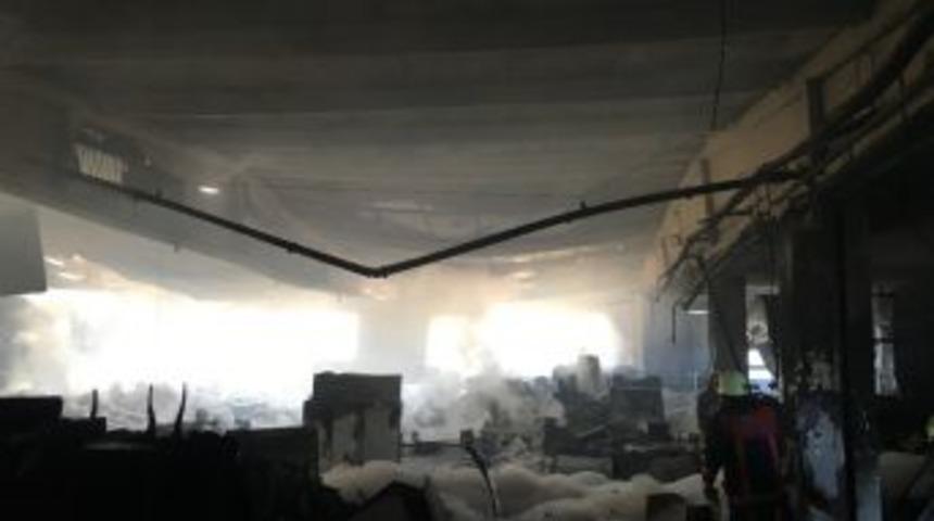 Esenyurt&rsquo;ta Mutfak Ve Banyo Malzemeleri &Uuml;reten Fabrikada Yangın &Ccedil;ıktı