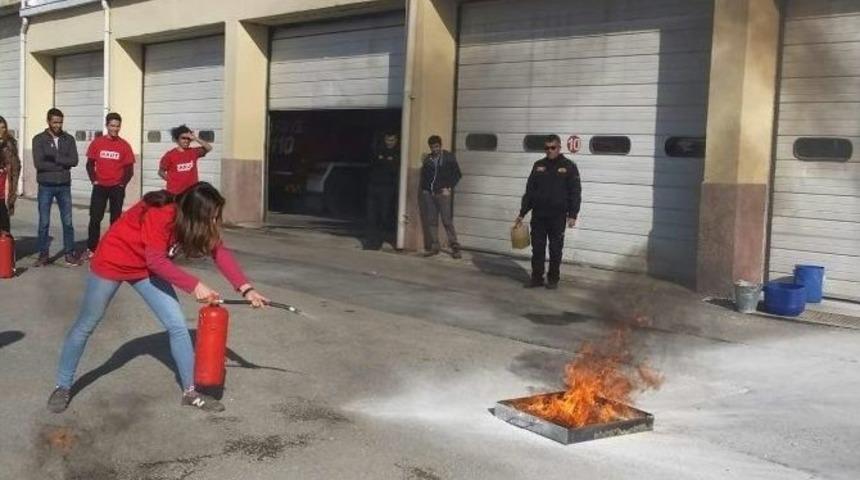 Anadolu &Uuml;niversitesi Akut &Ouml;ğrenci Topluluğu, Yangın G&uuml;venlik Eğitimi Aldı