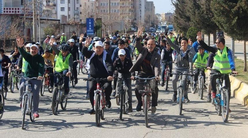 Sağlık İ&ccedil;in Pedal &Ccedil;evirdiler