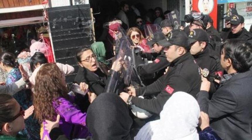 Şanlıurfa&rsquo;Da Kadınların Izinsiz Y&uuml;r&uuml;y&uuml;ş&uuml;ne M&uuml;dahale: 21 G&ouml;zaltı