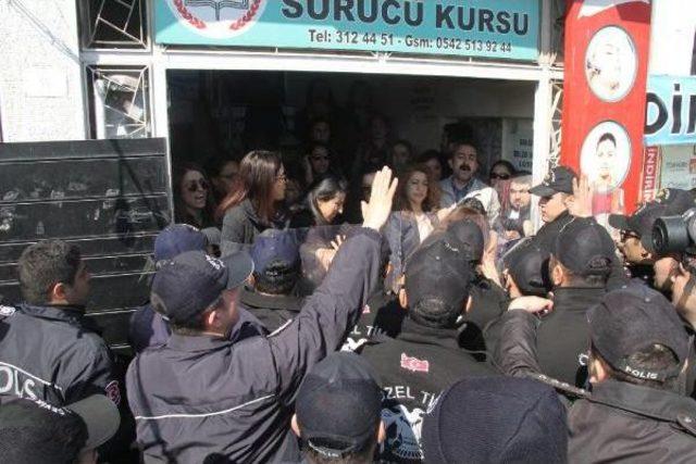 Şanlıurfa’Da Kadınların Izinsiz Yürüyüşüne Müdahale: 21 Gözaltı