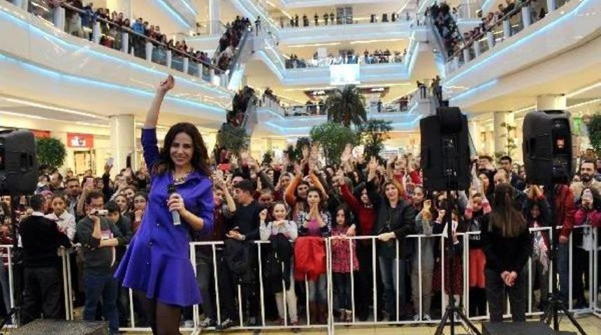 Bet&uuml;l Demir'den Kayseri'de Mini Konser