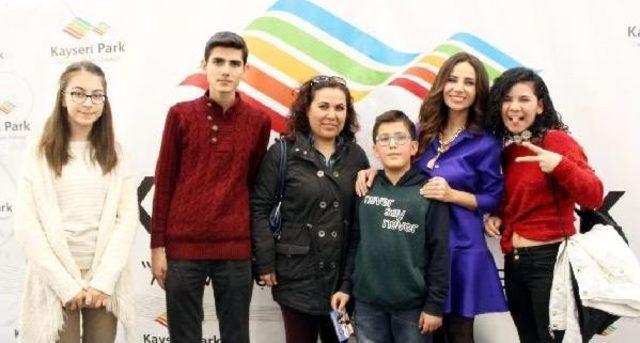 Betül Demir'den Kayseri'de Mini Konser