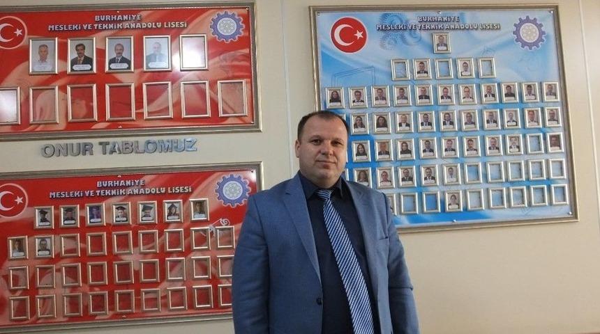 &Ouml;ğretmen Ve &Ouml;ğrenciler Okulu Sergi Salonu Gibi Yaptı