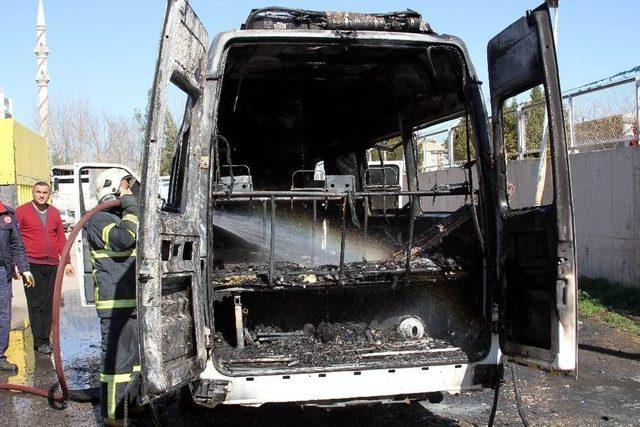 Antalya’da Midibüs Yangını