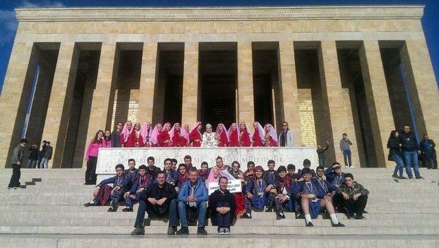 Cumhuriyet Anadolu Lisesi Halk Oyunları Ekibi Yine Birinci