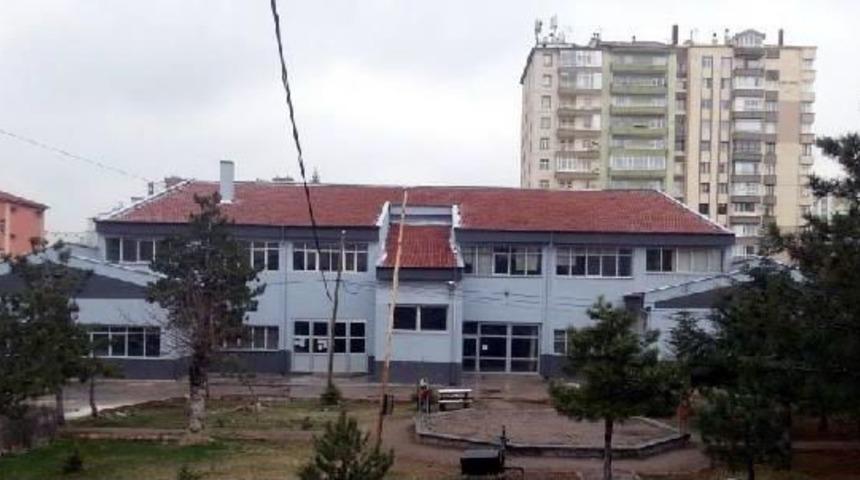 Spor Salonu Kitap Deposu Gibi