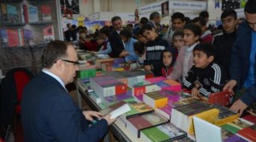 Siirt Geleneksel Kitap Fuarı Başlıyor