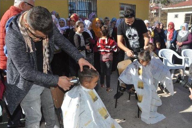 Köylü Öğrencilere Mutluluk Dağıttılar