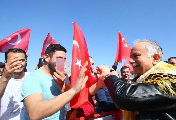 Bayraklı’da Deve Güreşleri Coşkusu G2