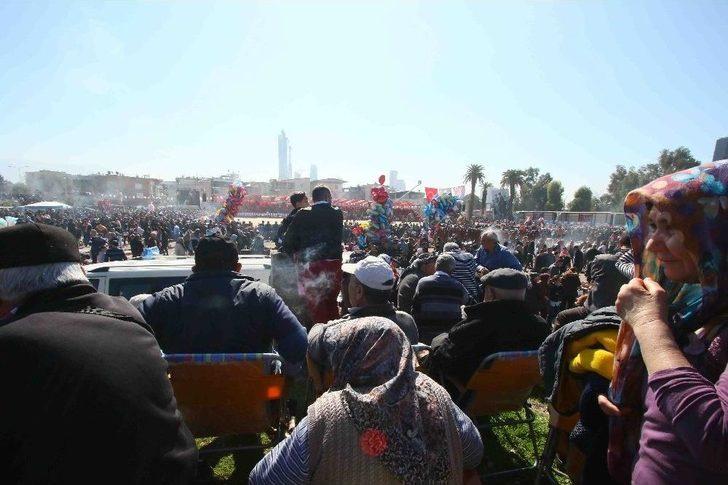 Bayraklı’da Deve Güreşleri Coşkusu G3