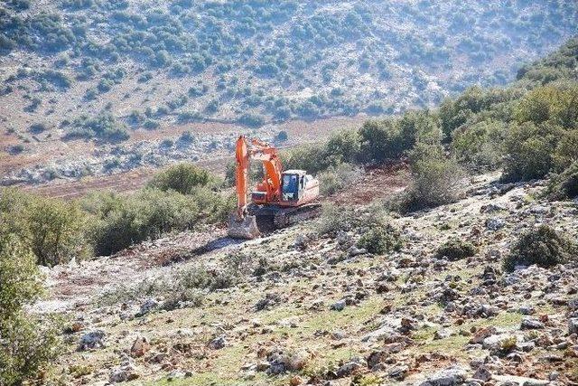 Şehitkamil Belediyesi Karasakal’da Arazi Yolu Sorununu Çözüyor