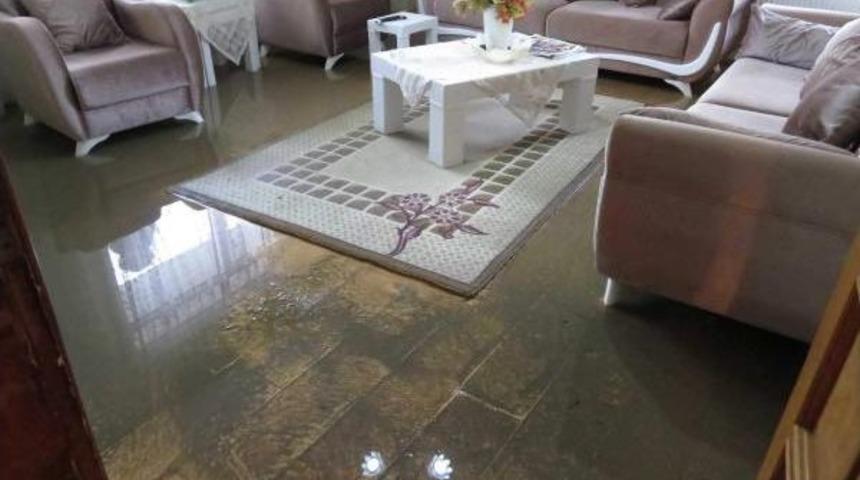 Sancaktepe'de 10 Evi Su Bastı