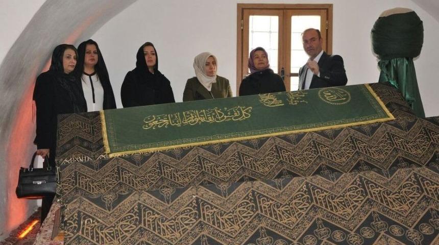 Bakan Soylu&rsquo;nun Eşi Hamdiye Soylu, Şeyh Edebali T&uuml;rbesi&rsquo;ni Ziyaret Etti