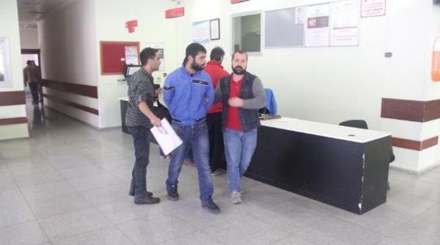 Işıkta Bekleyen Otomobilde Kapka&ccedil; Yaptı, Yakalandı