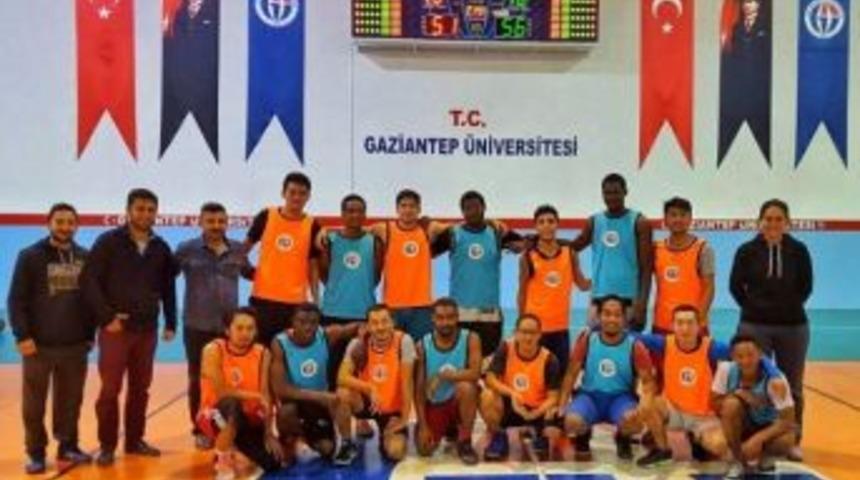 Uluslararası &Ouml;ğrenci Topluluğundan Basketbol M&uuml;sabakası