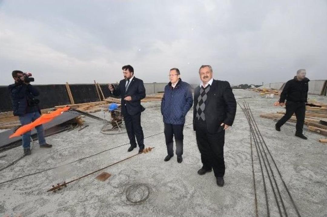 Başkan Uğur, Cunda K&ouml;pr&uuml; İnşaatını İnceledi