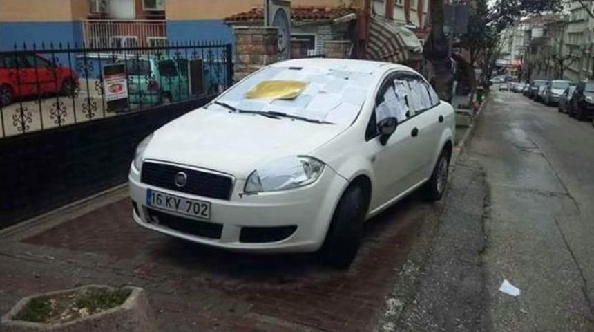 &Ouml;ğrenciler Aracıyla Okulun Girişini Kapatan S&uuml;r&uuml;c&uuml;y&uuml; B&ouml;yle Cezalandırdı