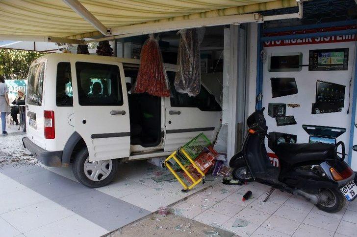 Yayaya Çarpmamak İçin İşyerine Daldı G1