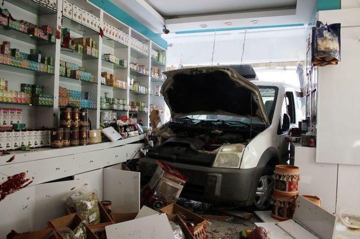 Yayaya Çarpmamak İçin İşyerine Daldı G5