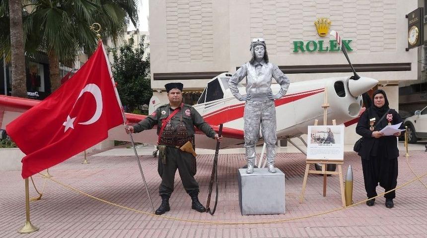 T&uuml;rk Kadınına Saygı İ&ccedil;in U&ccedil;ak Kaldırıma &Ccedil;ıktı