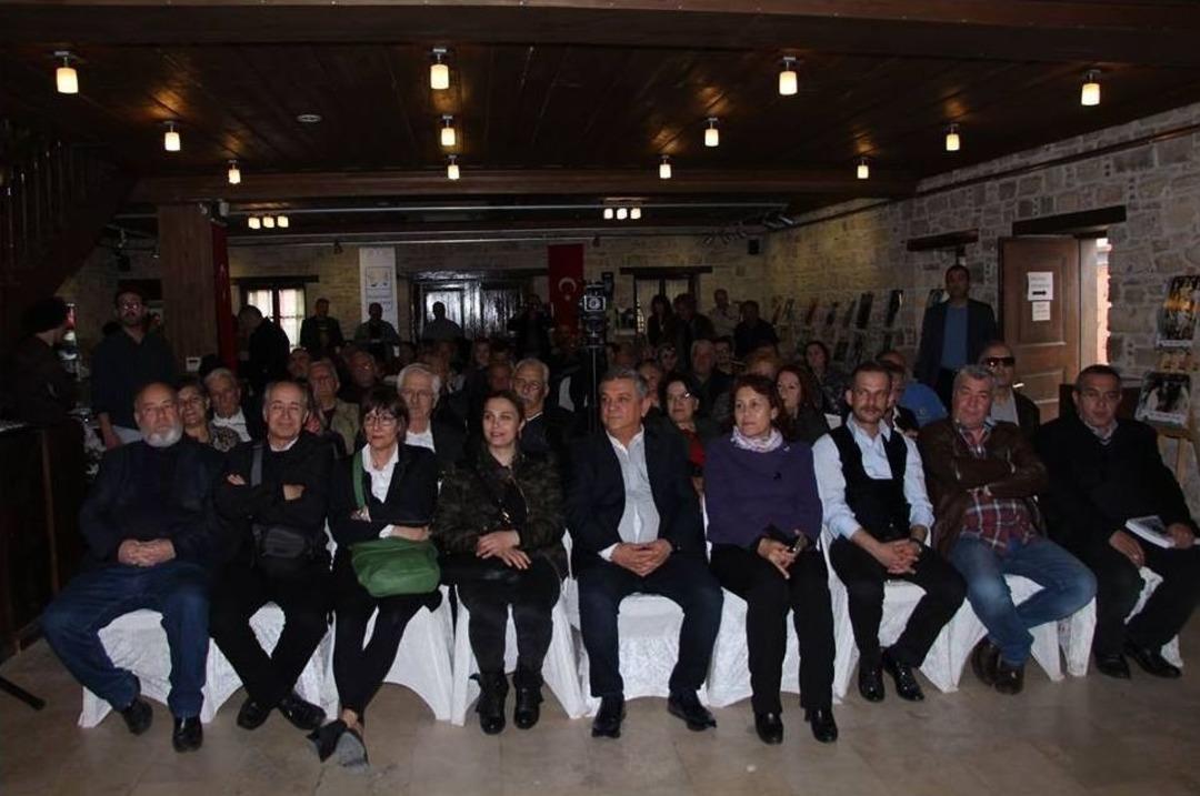 Kuşadası&rsquo;nda Giritliler Konferansı Ve Fotoğraf Sergisi D&uuml;zenlendi