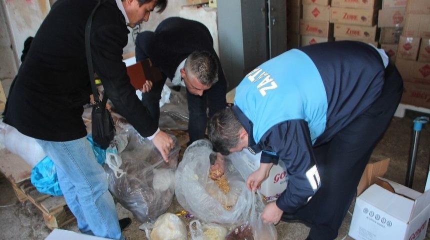 Zabıtanın Baskın Yaptığı Depodan 3 Ton Ka&ccedil;ak &Ccedil;ikolata &Ccedil;ıktı