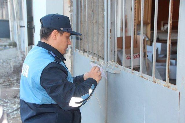 Zabıtanın Baskın Yaptığı Depodan 3 Ton Kaçak Çikolata Çıktı