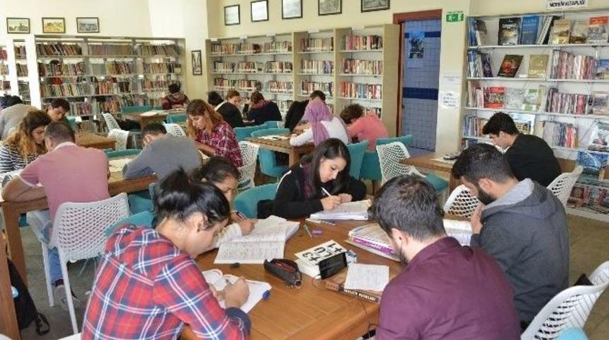 Büyükşehir Kütüphanesi Kitapseverleri Bekliyor