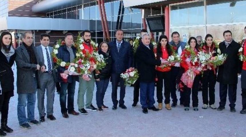 Kadınlar Curling Takımı Avrupa İkincisi Oldu