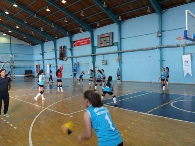 1308 Osmaneli Belediye Spor Voleybol Takımı Hazırlık Ma&ccedil;ı Yaptı 2