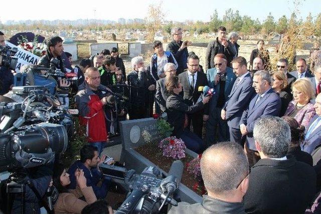 El&ccedil;i, Mezarı Başında Anıldı 2