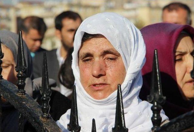 El&ccedil;i, Mezarı Başında Anıldı 3