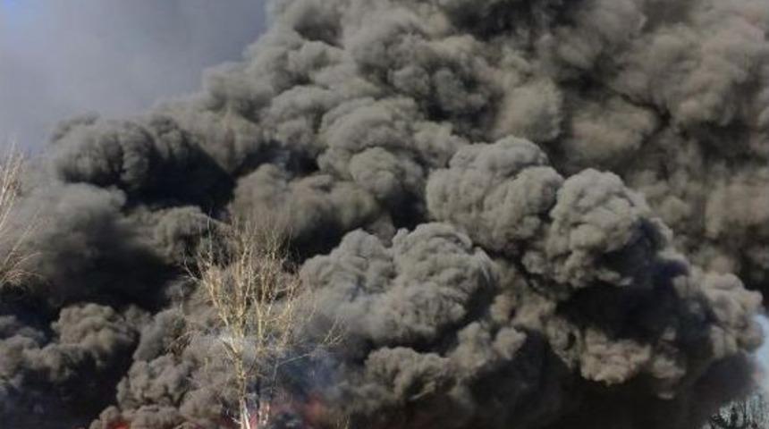 Lastik Deposu Yandı, Şehri Duman Kapladı