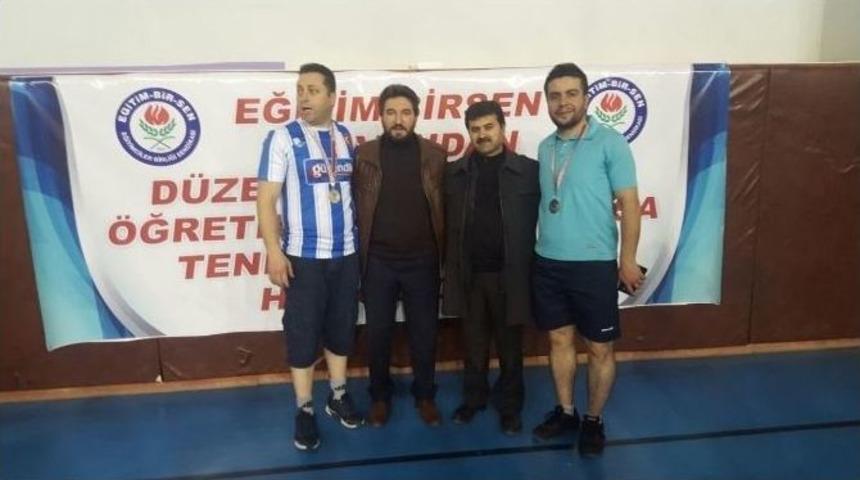 24 Kasım &Ouml;ğretmenler G&uuml;n&uuml; Masa Tenisi Turnuvası