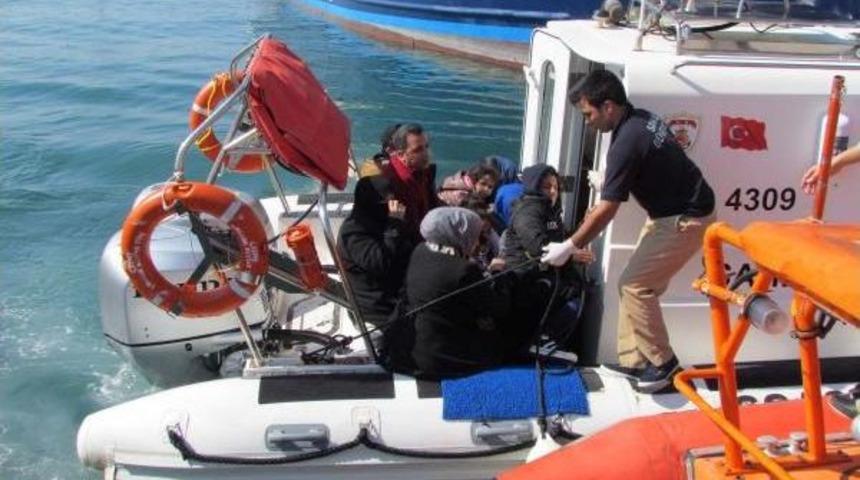 &Ccedil;eşme'de Iki Ayrı Botta Toplam 130 M&uuml;lteci Yakalandı