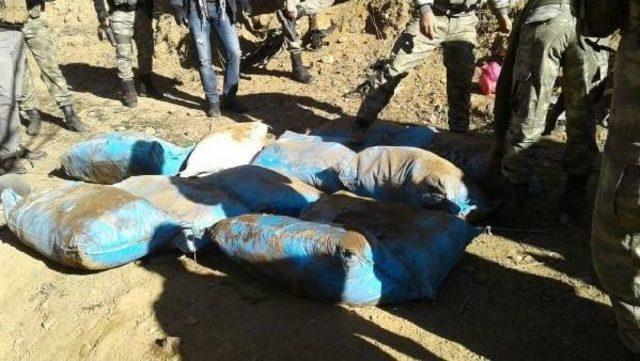 Şemdinli de Pkk Sığınaklarında 2 Ton Patlayıcı Yapımında Kullanılan G&uuml;bre Ele Ge&ccedil;irildi 2